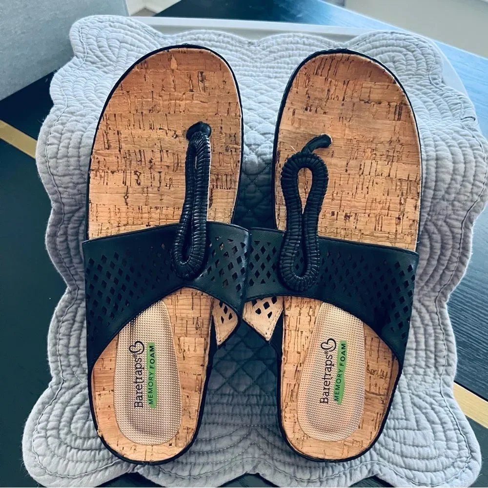 BareTraps Black Leather Flip Flop Sandals Memory Foam Cork Insole Size 9 EUC